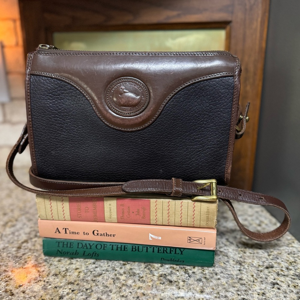 Vintage Dooney & Bourke authentic Brown Black Leather Shoulder Bag Crossbody USA